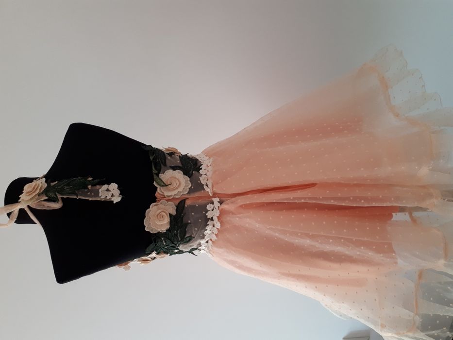 Rochie medie cu spatele gol