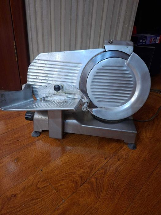 Слайсер /колбасарезка/