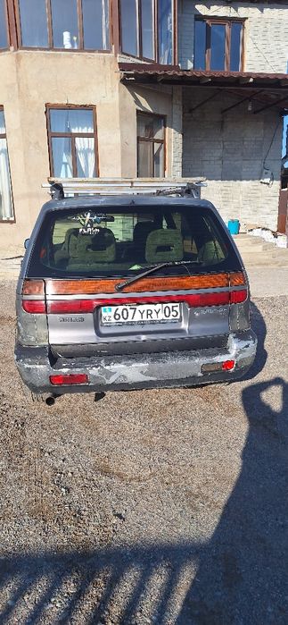 Митсубиси Спейс Вагон