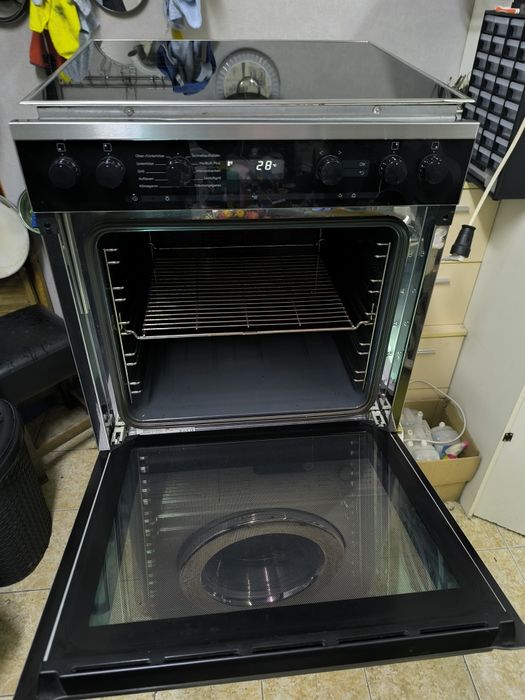 Фурна с котлони Miele H6160E - 76литра  с функция пара.