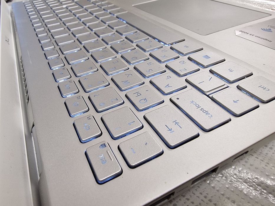 Лаптоп Dell Inspiron 15.6, 5501 - 16 RAM,  512 SSD WINDOWS 11