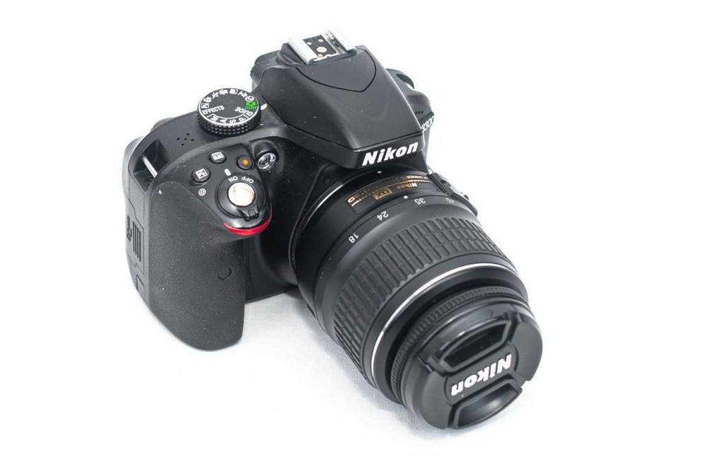 Nikon D3300 kit + obiectiv 18-55mm - 19000 de cadre - Aparat foto DSLR