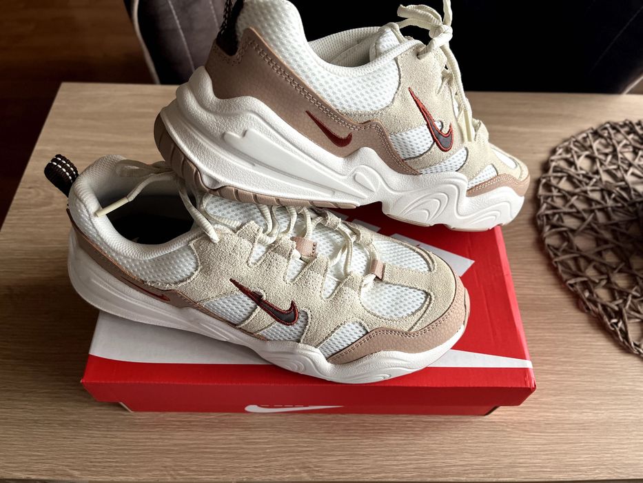 ЧИСТО НОВИ Обувки Nike Tech Hera