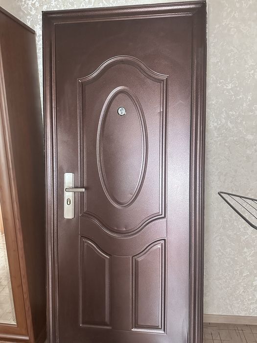 Поодам б/у дверь