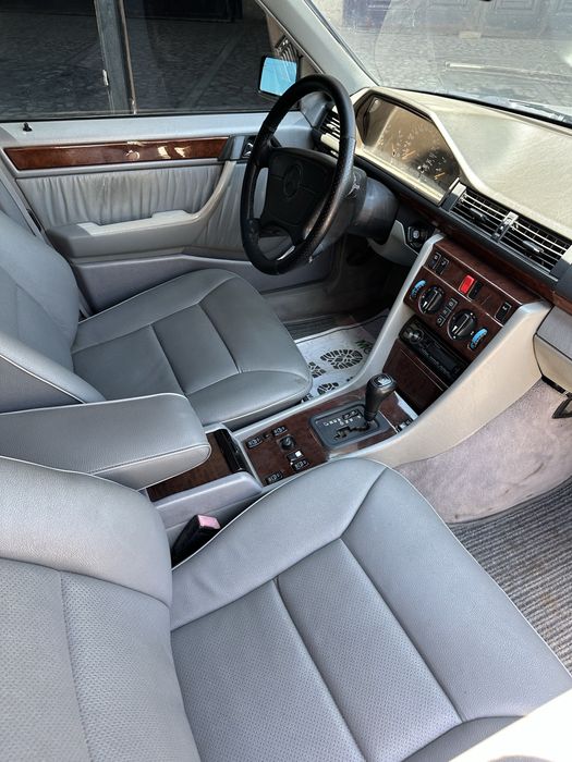 Mercedes Benz W124 E320
