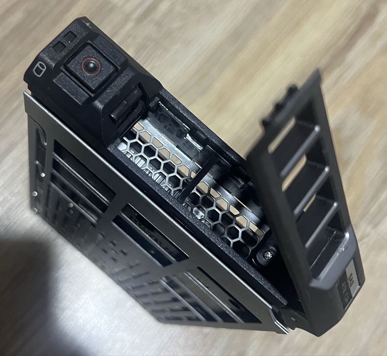 HDD Dell 4Tb SAS 6Gbps RPM 7.2K. Остался последний, цена со скидкой