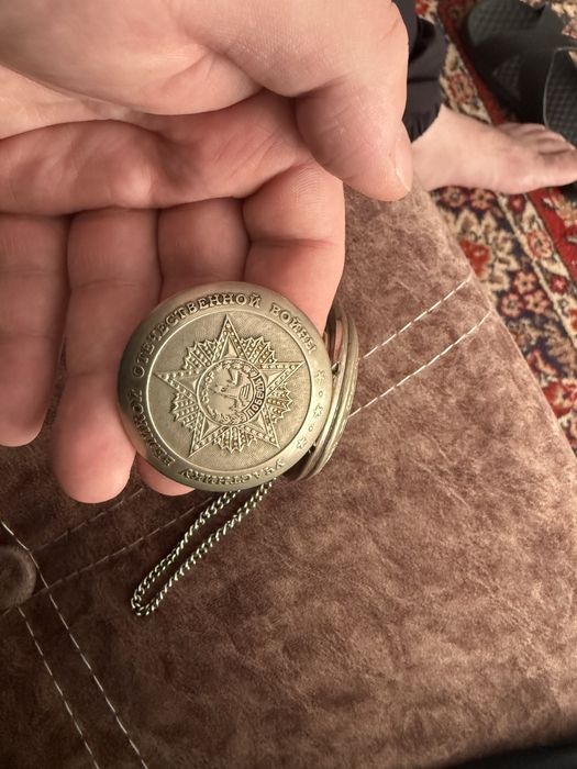 Продам ручные часы Молния