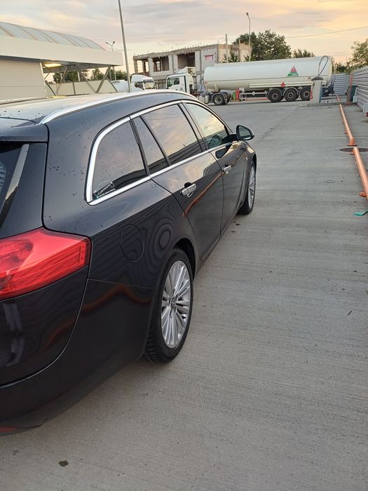 Vând Opel Insignia