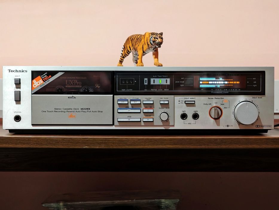 Technics RS-M228X cu  DBX. Un vintage frumos și elegant. Preț fix !