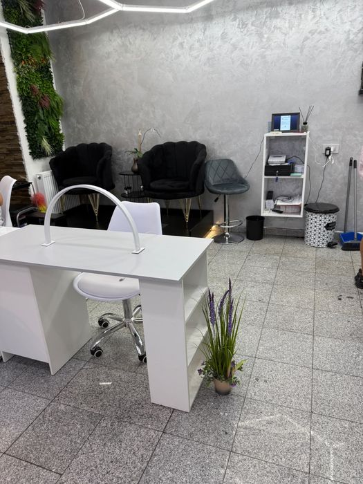 Inchiriere post tehnician unghii – E STYLO BEAUTY SALON