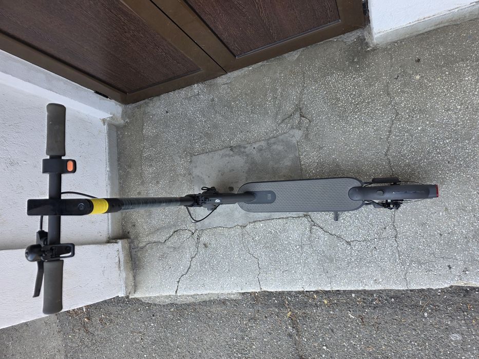 Trotinetă electrică Xiaomi Mi Electric Scooter Essential – 250W