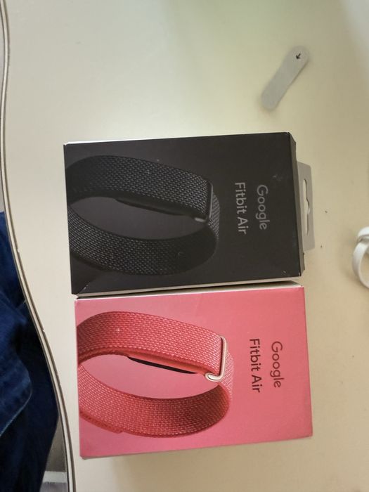 Google fitbit новые черный и розовый