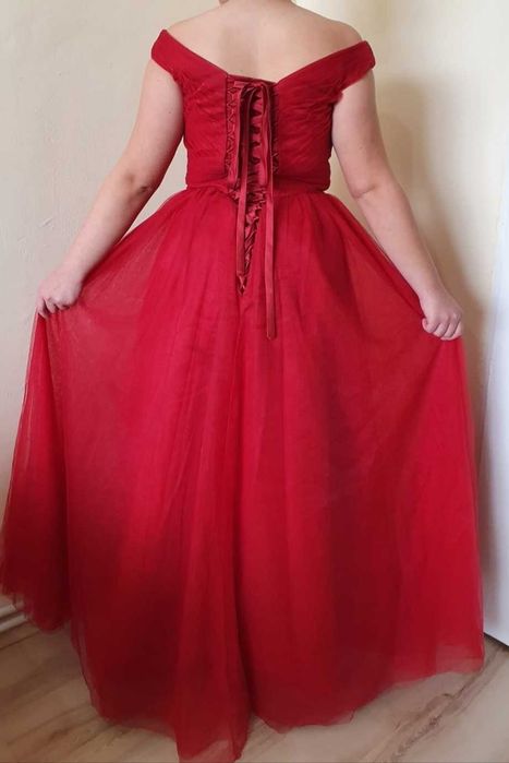 Елегантна рокля за официални поводи