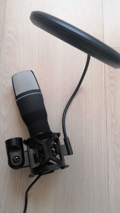 Microfon RGB cu trepied