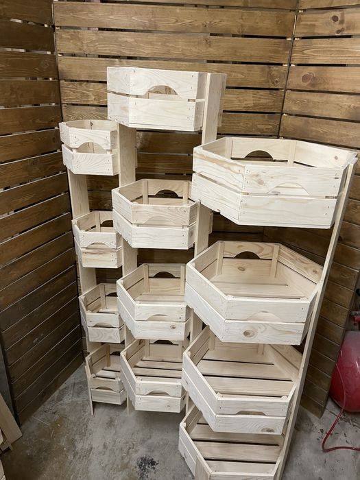 Щайги, стелажи, бюра и паравани под наем