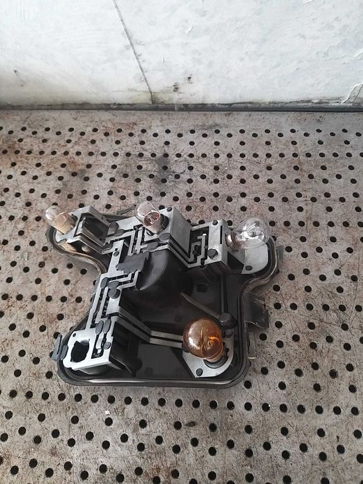 Soclu stop stanga audi a4 b6 8e 153947