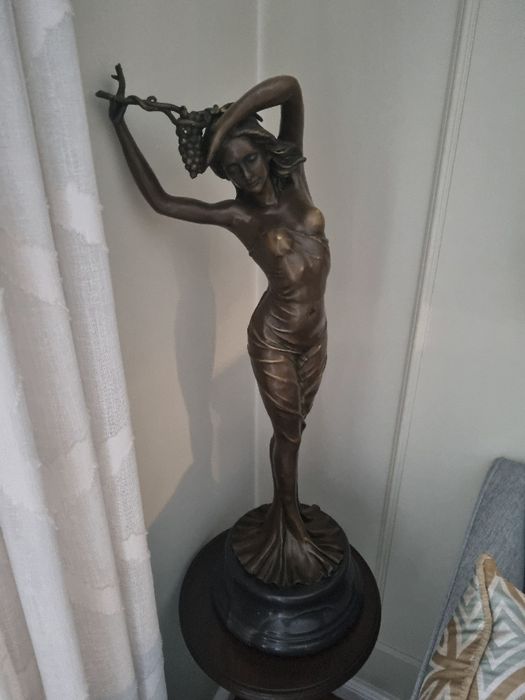 Statueta bronz impecabila