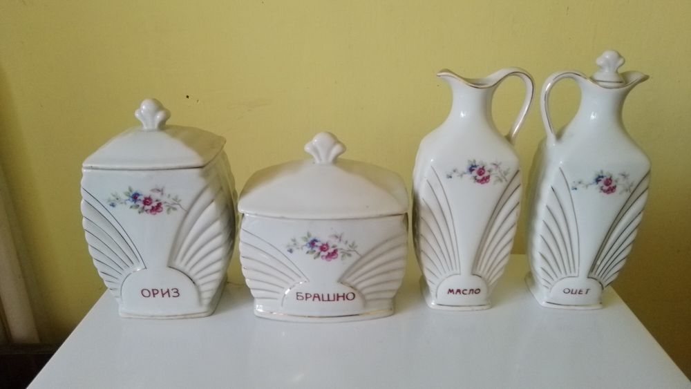 Стари порцеланови съдове
