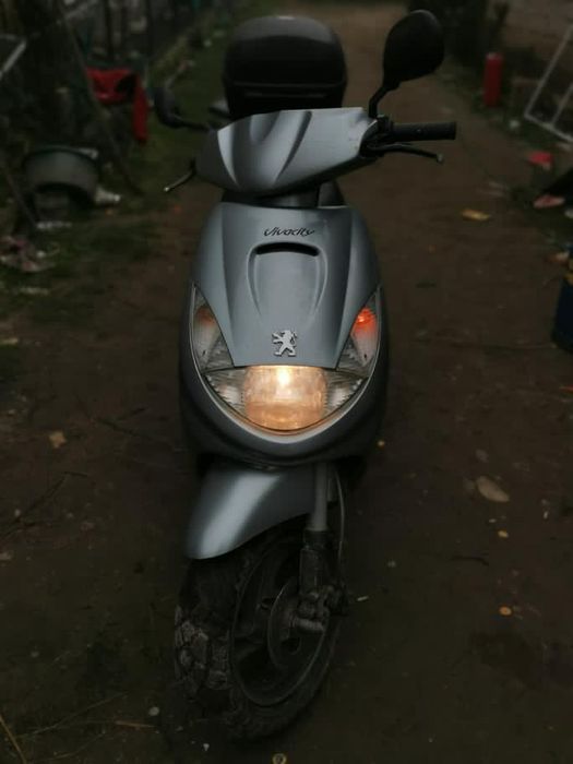Vând scuter Peugeot