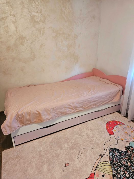 Pat fetite roz si alb