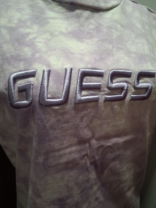 Тениска Guess.                          .