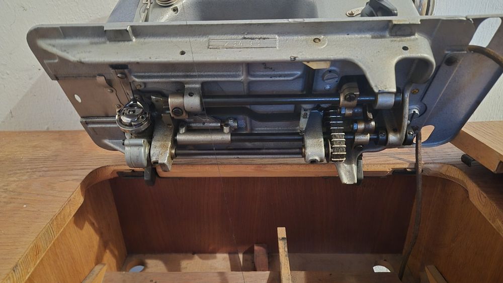 Шевна машина Veritas с масичка