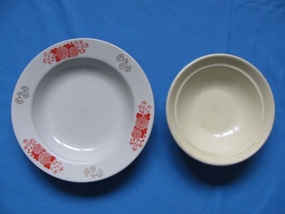 Продам глубокие тарелки.