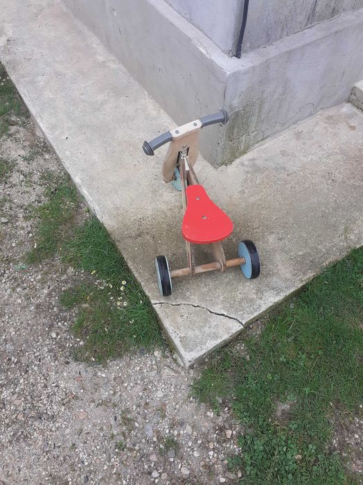 Bicicleta copii din lemn cu trei toti