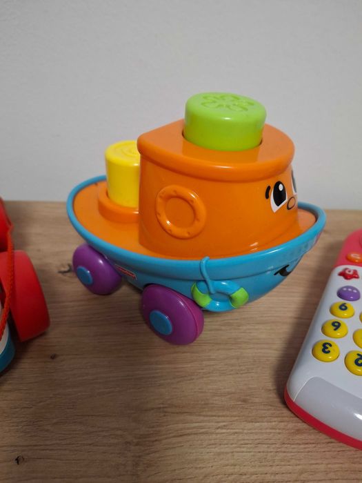 Vand lot cu 4 jucarii pentru copii mici