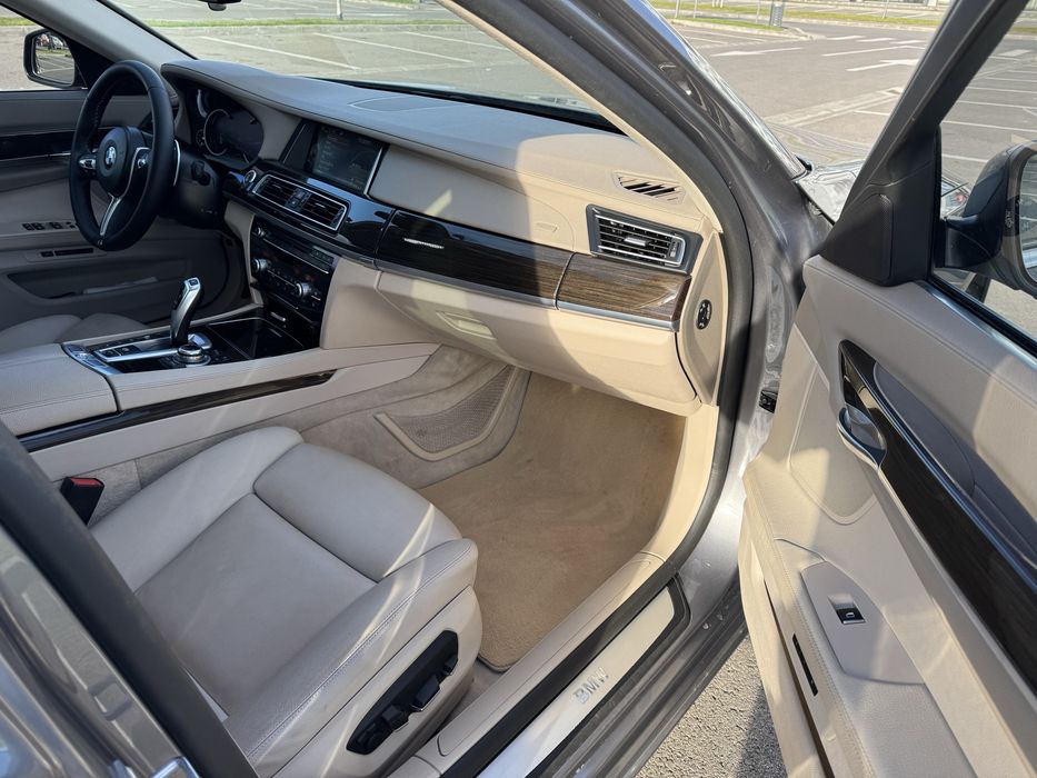 BMW 740 D  XDRIVE 2013