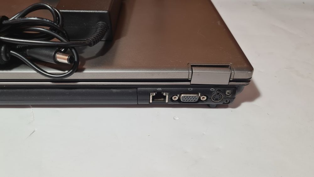 Лаптоп HP Compaq 6530b със зарядно