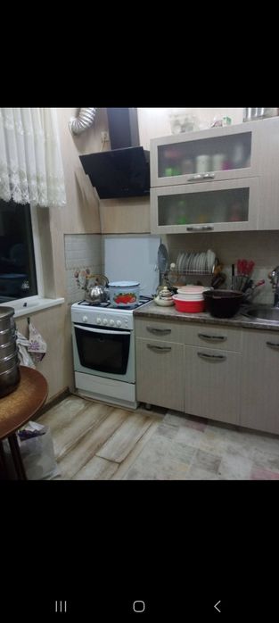 В ташкенте квартира 3комнатная кварти  2 этаж