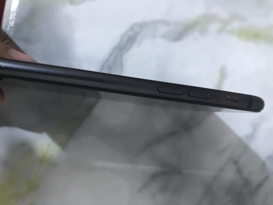 Продам айфон 8 в хорошем состояний