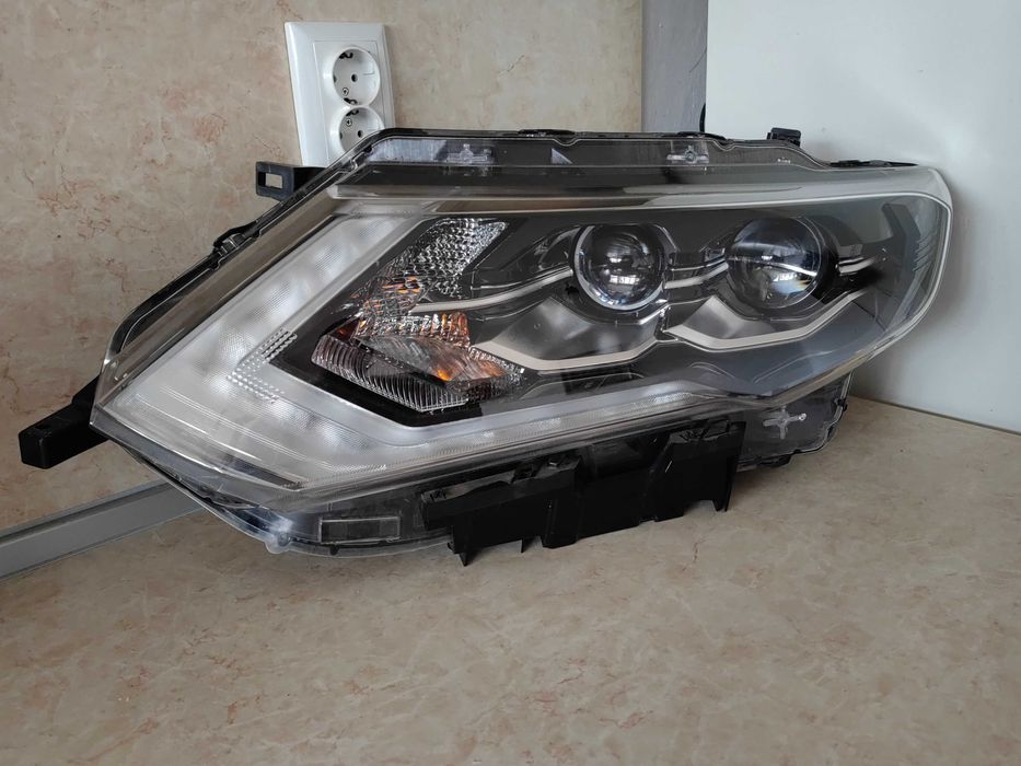 Фар Nissan X-Trail LED ляв / Фар Nissan X trail Оригинален