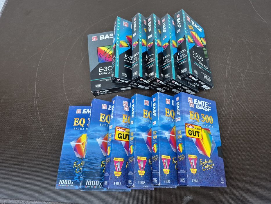 Vând 12 casete video VHS originale Basf de 300 minute ( 5 ore)cu filme