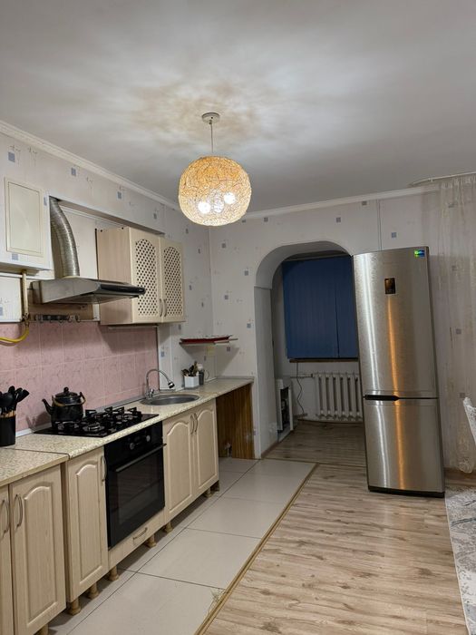 Продам просторную квартиру 4 комнаты, кухня студия