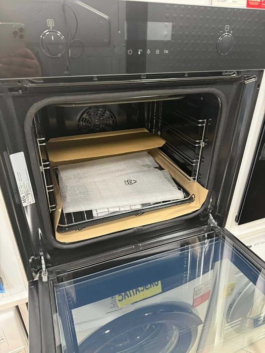 Фурна за вграждане с пиролиза АЕG BPE53516AB, 65 л.