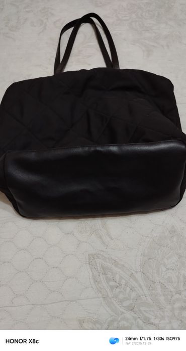 Продаю женскую сумку в отличном состоянии очень удобная и красива