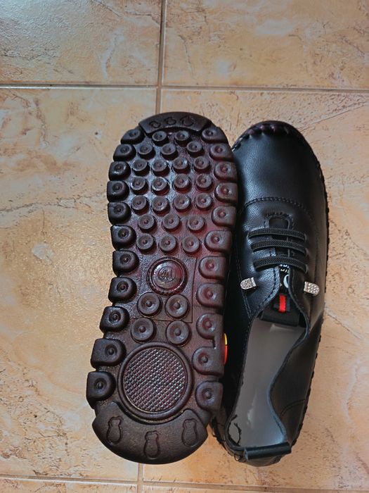 Дамски спортни обувки