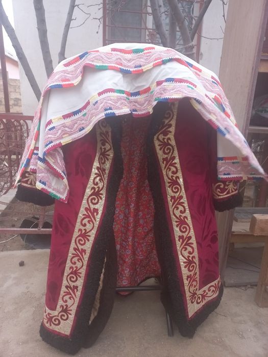 Жадағай тон шапан орамал сатылады