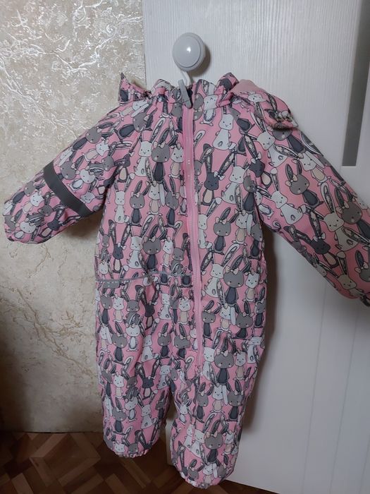 Продам зимний комбинезон на девочку