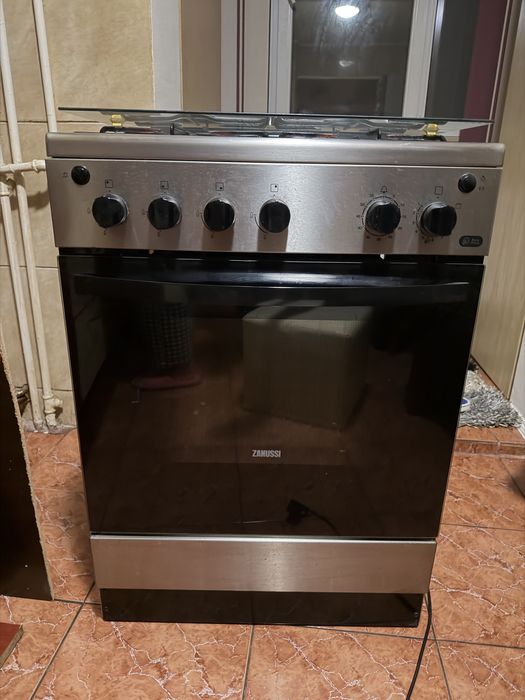 Aragaz zanussi pe gaz cuptor gaz si rotisor