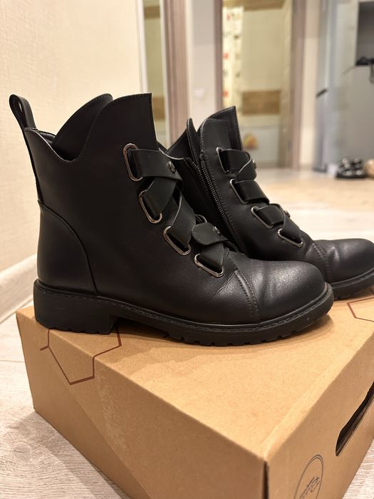 Женские ботинки