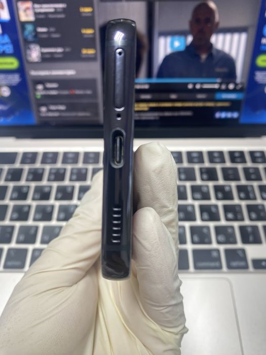 Продам Samsung Galaxy S22