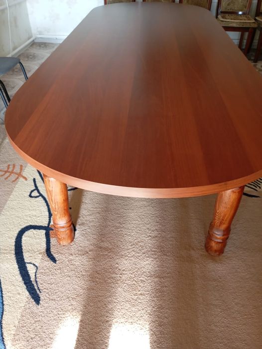 Стол для гостиной