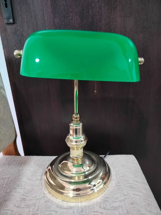 Настолни лампи тип банкерска
