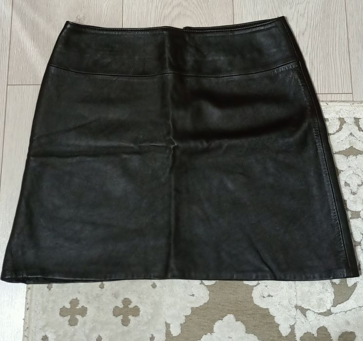 Fustă din piele de dama.