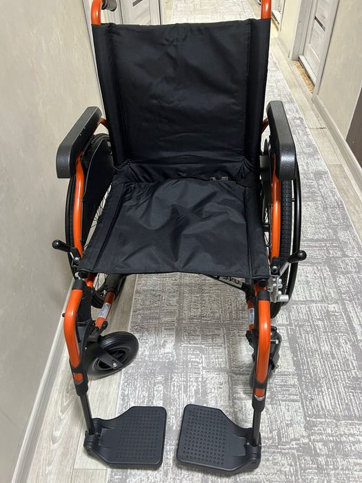 Продам инвалидную коляску