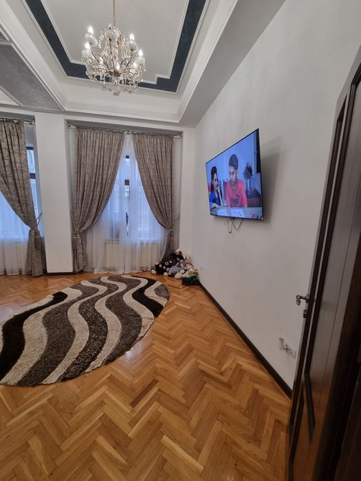 de vânzare apartament, 3 camere complet mobilat si utilat. 100mp, plus mansarda. vândut de proprietar