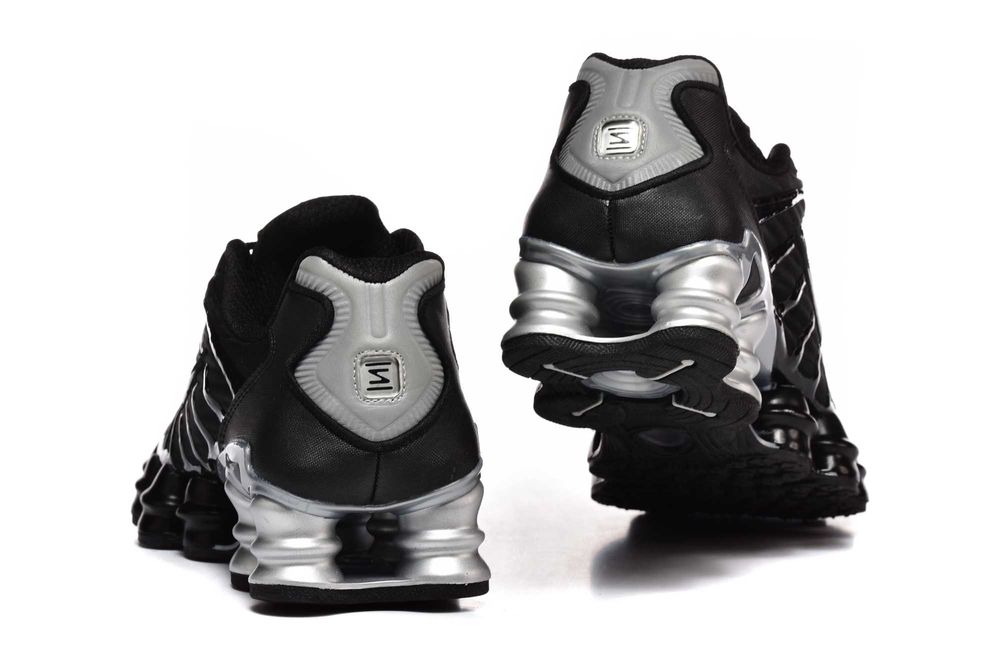 Продавам нови мъжки маратонки Nike Air Max Shox TL black/Silver